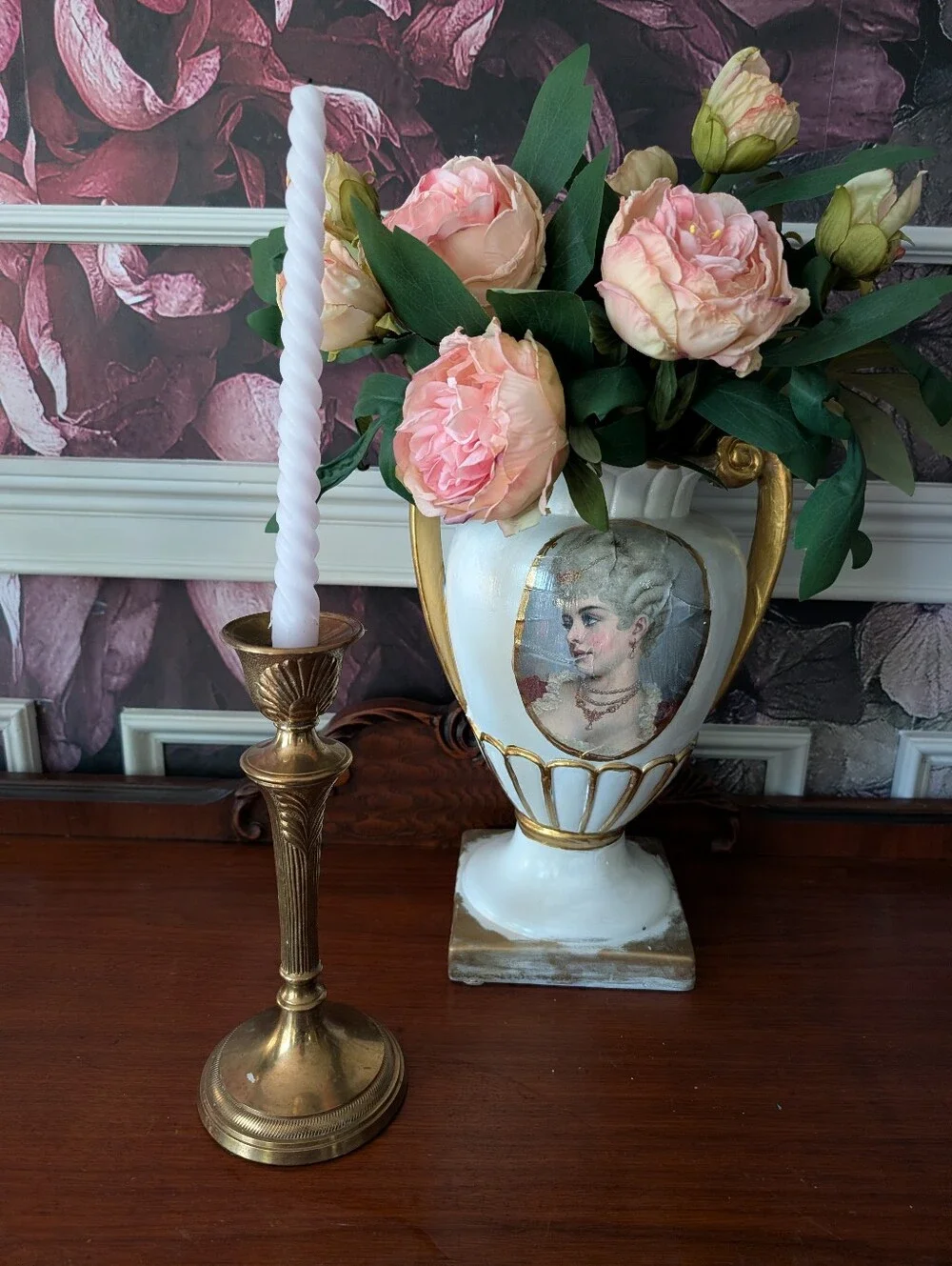 Vintage solid brass Hollywood Regency design candle holder w/ prism addition 10